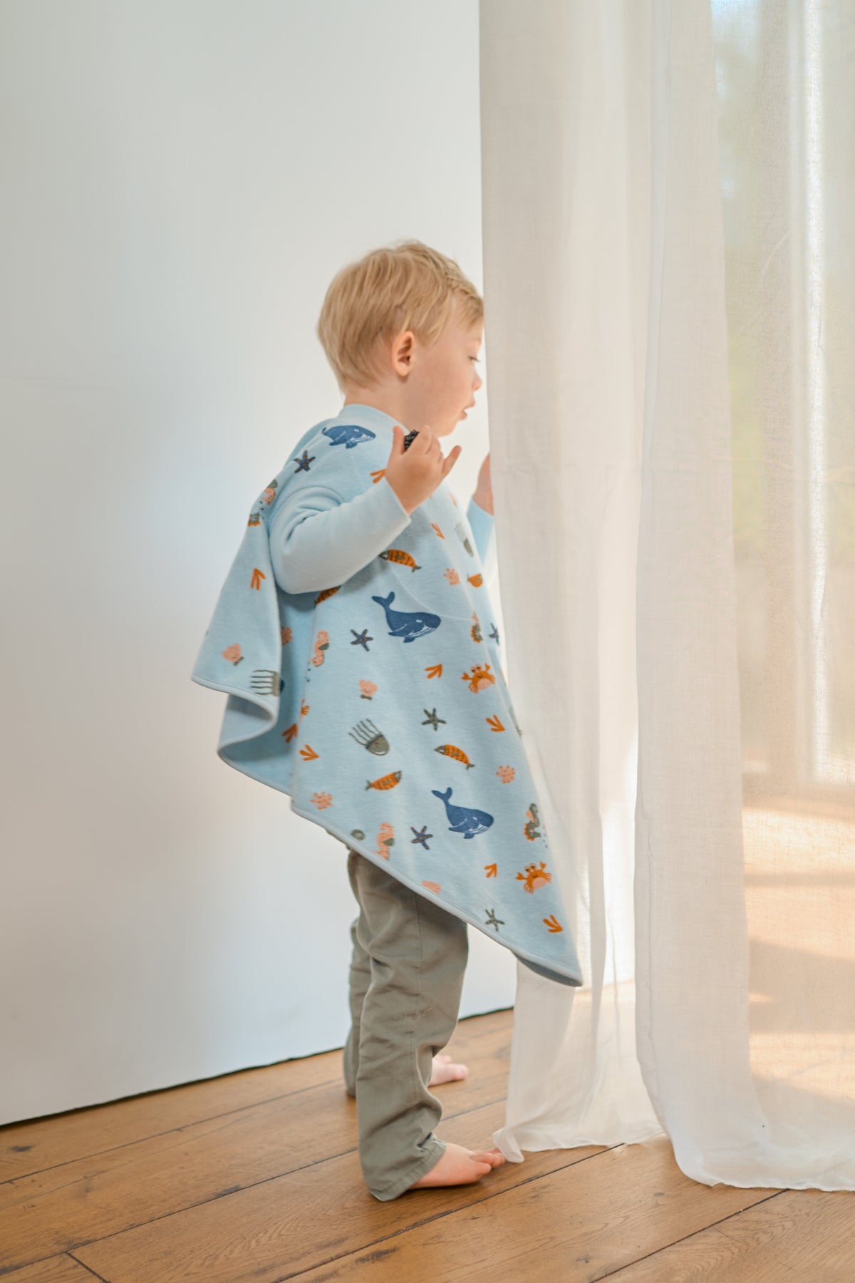 “Boo” bib – Deep Sea