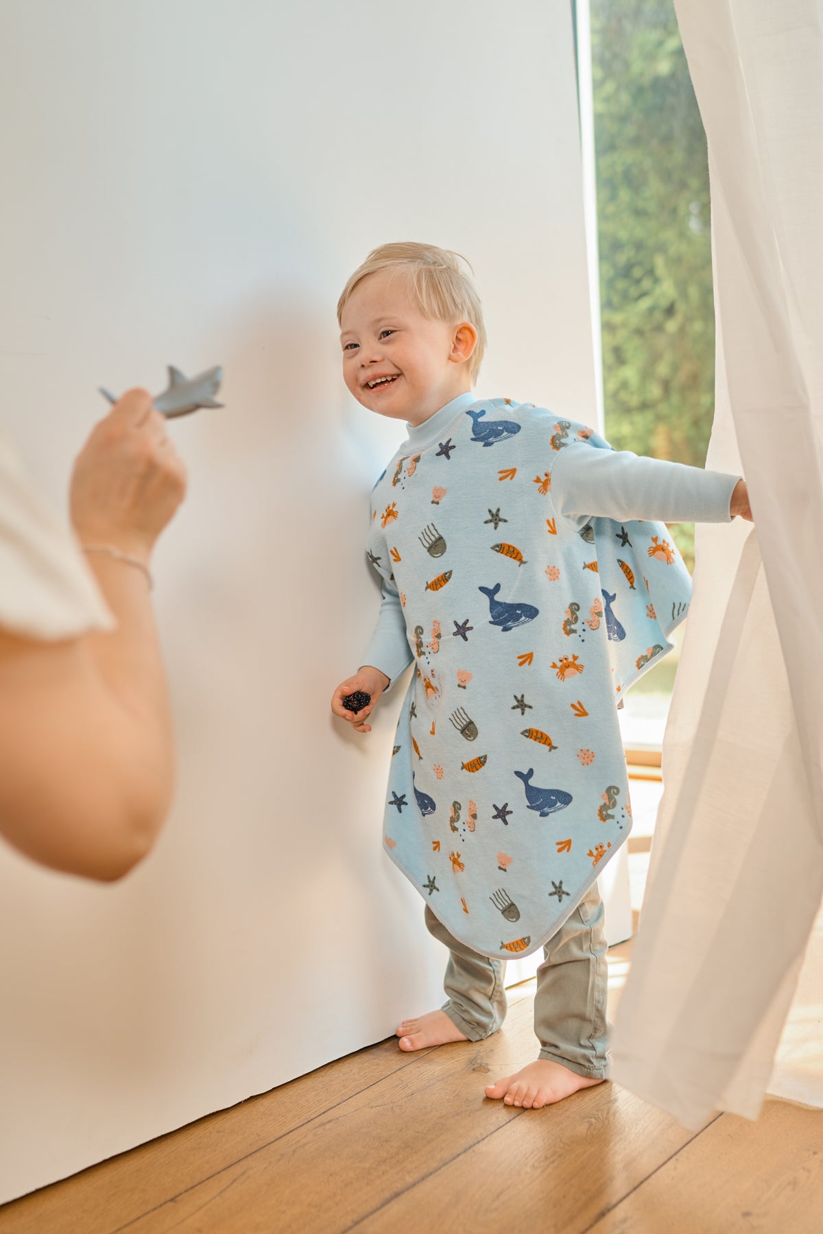 “Boo” bib – Deep Sea